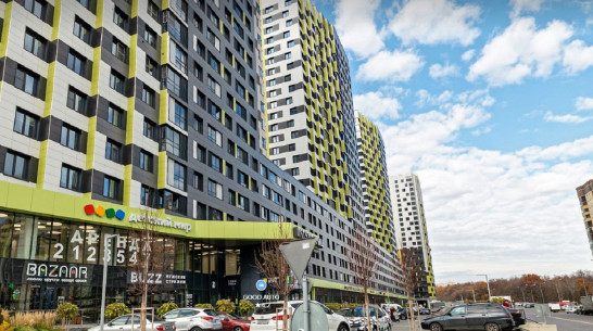 В воронежском ЖК «Пять Столиц» мужчина вскрыл автомобиль на парковке и умер