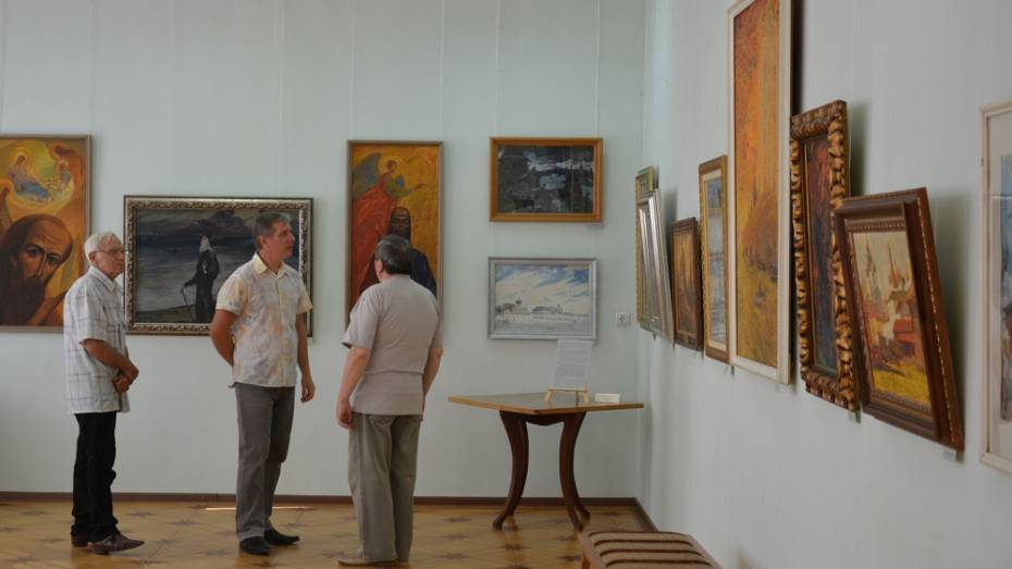 В Острогожске к 100-летию художника Василия Криворучко открылась выставка