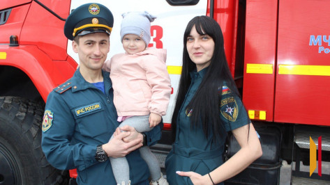 Роман с огоньком. Как служба в пожарной части привела жителей Воронежской области к браку