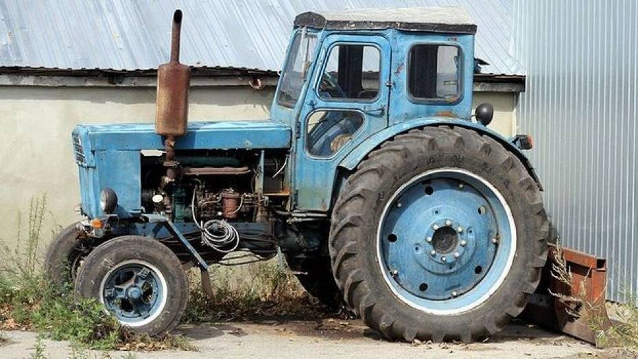 В Воронежской области при столкновении ВАЗа с трактором пострадали 3 человека
