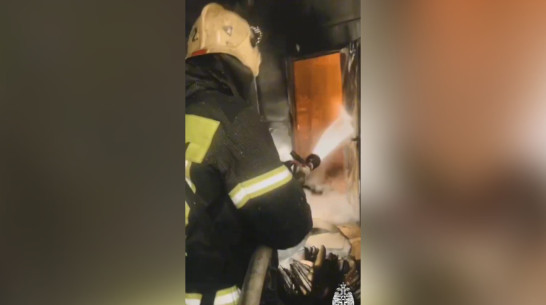 Тушение мебельного цеха в Шилово показали глазами воронежского пожарного