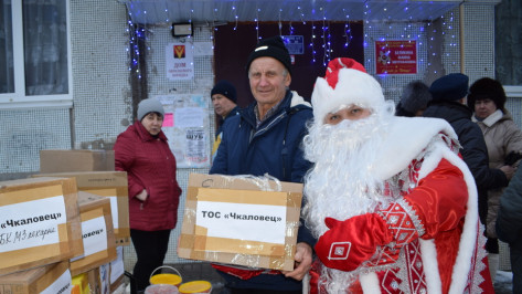 Борисоглебские общественники передали участникам СВО новогодние посылки