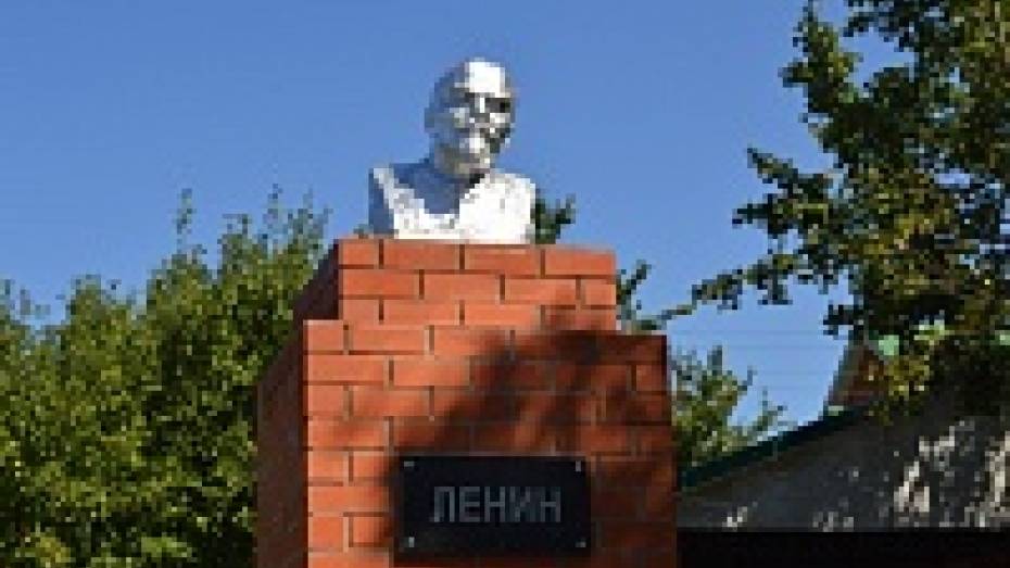 В Новоусманском районе отреставрировали два памятника Ленину