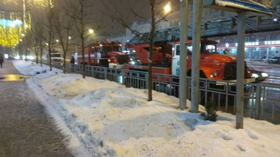 Подслушано воронеж. Галерея Чижова зимой. Пожары в торговых центрах в Воронеже. Галерея Чижова Воронеж зимой. Пожар в галерее Чижова.