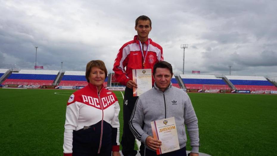 Новоусманец выиграл «золото» и «серебро» на первенстве по легкой атлетике 