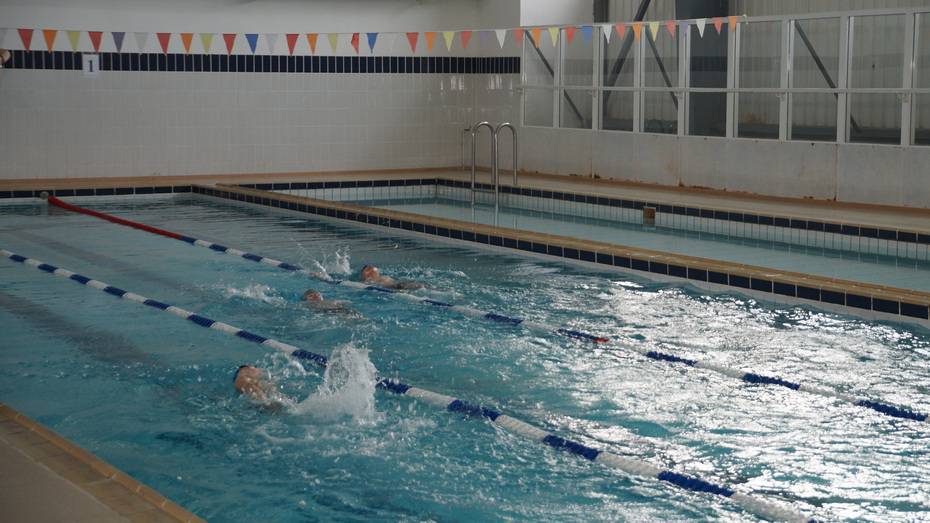 Богучарцы завоевали 12 золотых медалей на межмуниципальных соревнованиях по плаванию