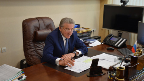 Воронежский сенатор Сергей Лукин направил поздравление медикам