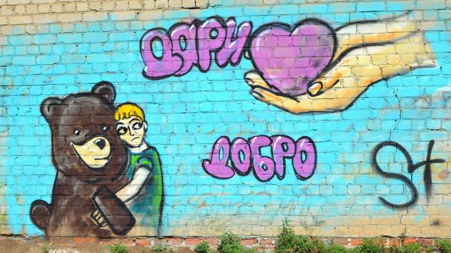 Анонимный граффитист продолжил разукрашивать Семилуки