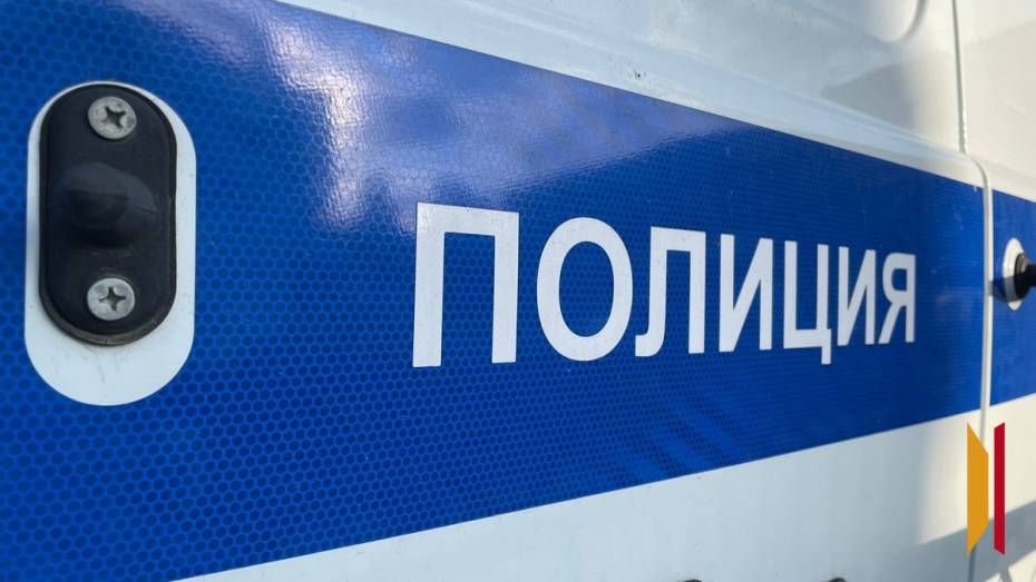 В Воронеже под колесами КамАЗа оказался 45-летний мужчина