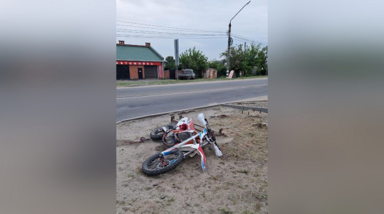 Пьяный 36-летний мотоциклист и его пассажир пострадали в ДТП в Воронежской области