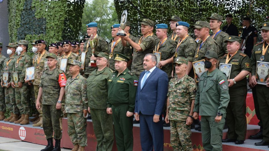 Российские военные победили в конкурсе мастеров автобронетанковой техники АрМИ-22 под Воронежем