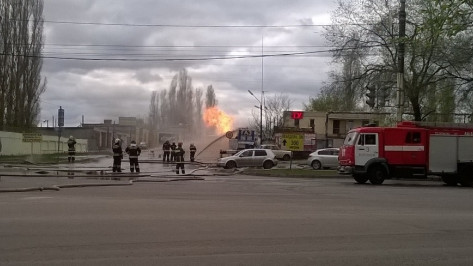 Появилось видео тушения пожара на газовой заправке в Воронеже