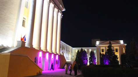 У здания Воронежского ГАСУ появилась подсветка