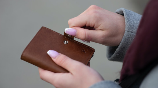 Россиянам не рекомендуют хранить сбережения в твердых валютах