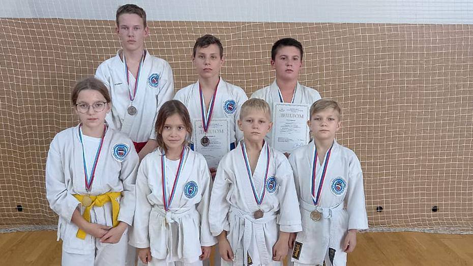Верхнехавские каратисты привезли 8 медалей с областных соревнований