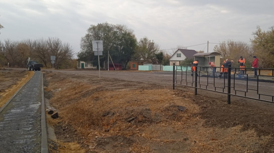 Возле школы в кантемировском селе Новобелая сделали тротуар