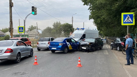 Две пассажирки такси пострадали в ДТП в Воронеже