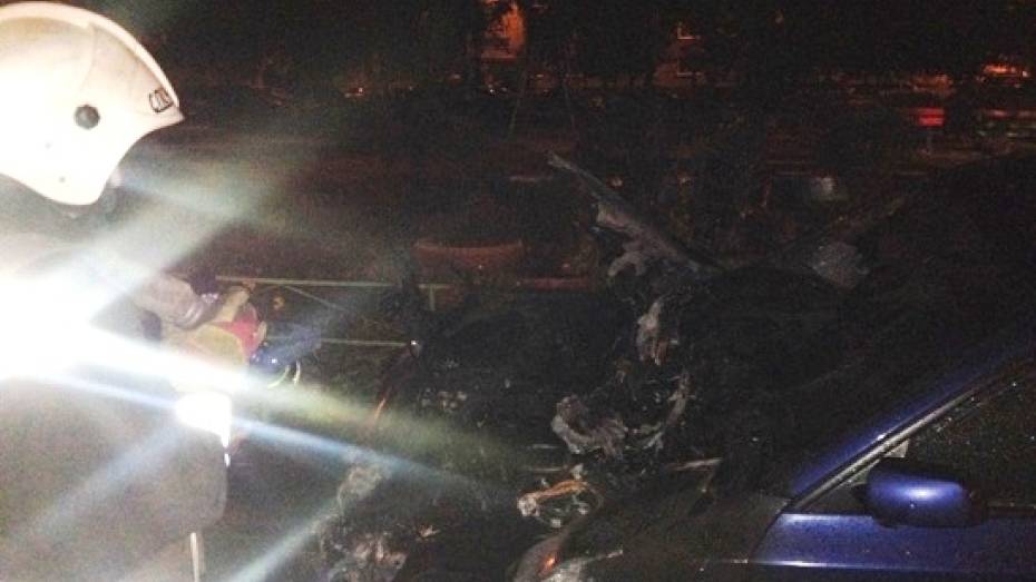 Неизвестные подожгли BMW в Северном микрорайоне Воронежа