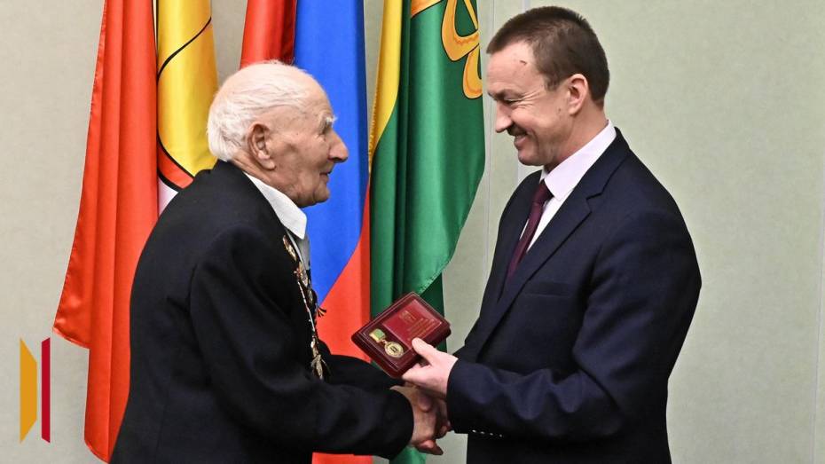 Почетными жителями Бутурлиновского района стали два участника ВОВ