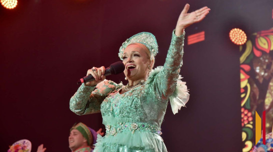 Плывет веночек. Как прошел концерт Надежды Кадышевой в Воронеже