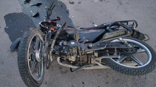 В Воронежской области «Лада Приора» столкнулась с мопедом: пострадали подростки