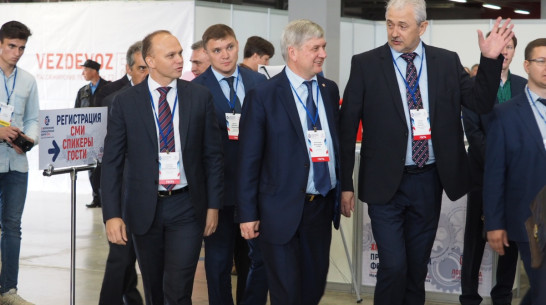 В Воронеже замглавы Минпромторга сообщил о возможности создания межрегионального кластера