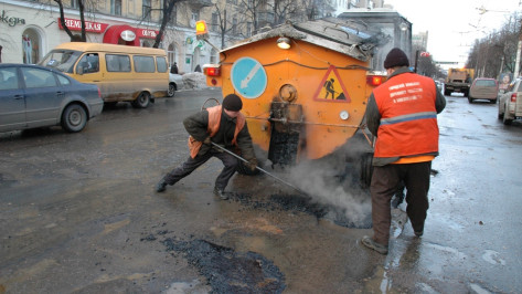 Воронежский губернатор поручил залатать ямы на дорогах до конца апреля