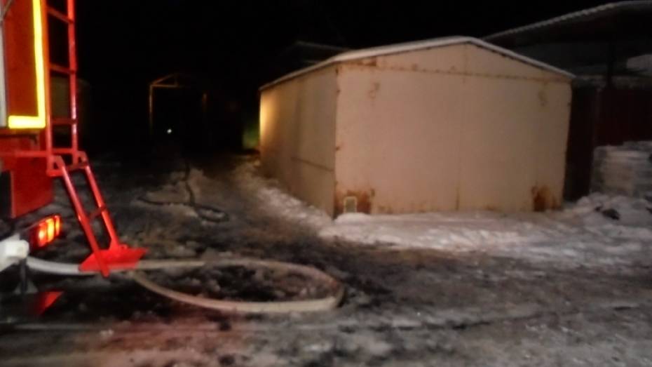 При пожаре в воронежском Сомово погиб неизвестный мужчина
