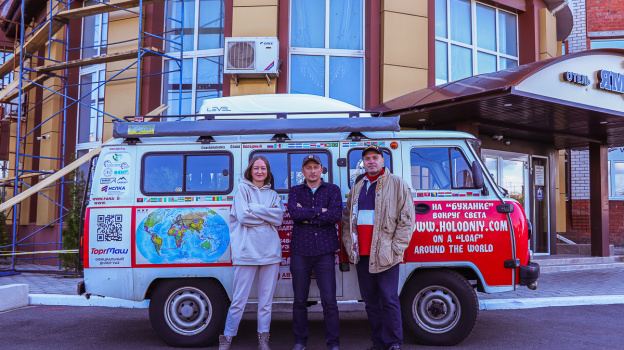 Путешественники из Москвы остановились в Воронеже в рамках кругосветки на «буханке»