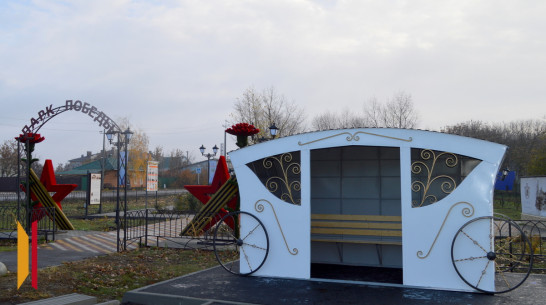 В терновском селе Народное установили остановку в форме кареты