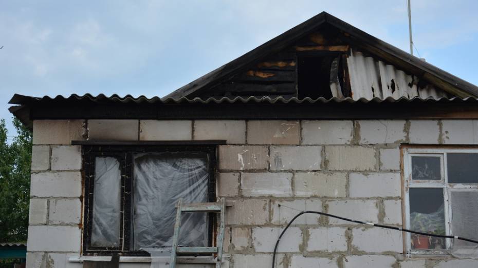 Острогожская пенсионерка попросила помощи на восстановление сгоревшей крыши дома