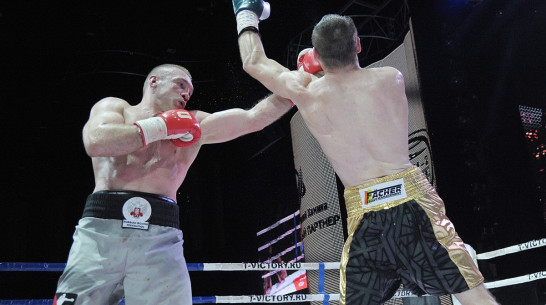 «Шведенко был быстрее». Как воронежский боксер Сергей Шарапов проиграл чемпионский пояс