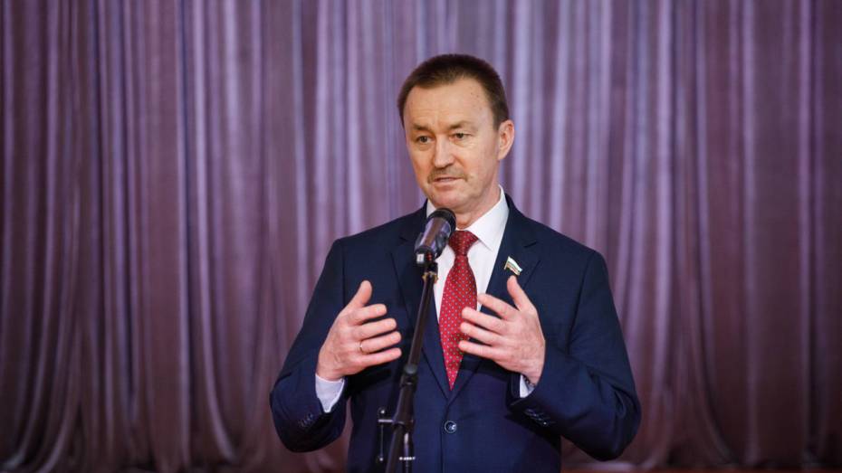 Председатель Воронежской облдумы Юрий Матузов рассказал, как отмечает Новый год