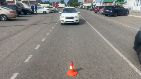 Маленькая девочка попала под колеса легковушки в Воронежской области