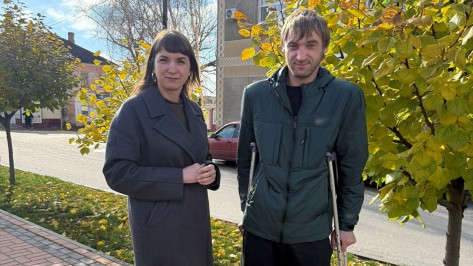 В Острогожском районе соцкоординатор помогла ветерану СВО оформить документы