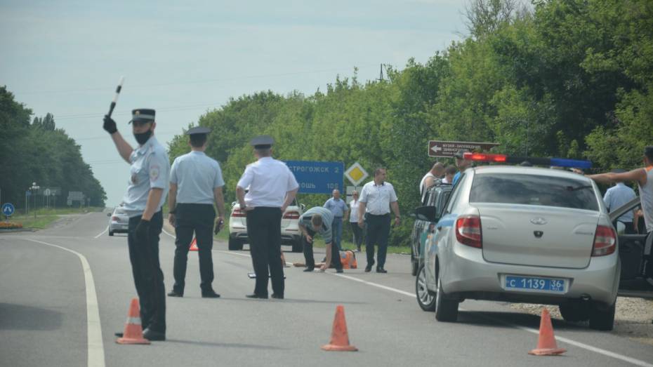 Автомобилистка насмерть сбила дорожного рабочего в Воронежской области