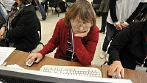 В Воронежской области пожилых людей будут учить пользоваться интернетом в библиотеках