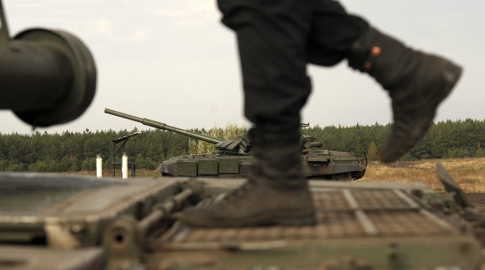 Командир танкового взвода бросился на подчиненного с ножом в Воронежской области