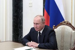 Владимир Путин подписал указы о выплате 15 тыс рублей военным и работникам госорганов
