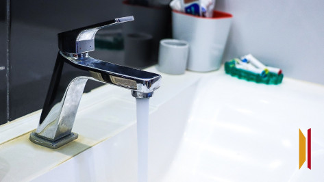 В Левобережном районе Воронежа устраняют еще одно повреждение на трубопроводе без отключения воды