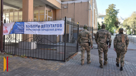 «Приходите на участки и делайте свой выбор!» – росгвардейцы отдали голоса на выборах депутатов Воронежской областной и городской дум