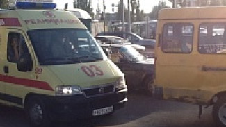 Воронеж встал в пробке на Остужева из-за 8 ДТП