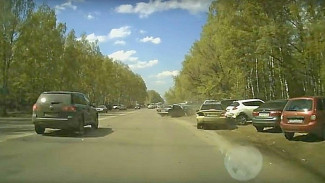 В Воронеже ДТП с протаранившим 5 машин «ВАЗом» попало на видео