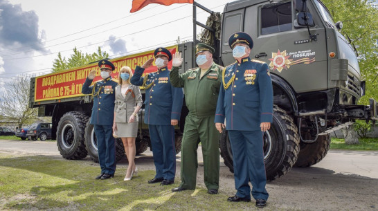 В Лисках подарки для ветеранов ВОВ доставила военная автоколонна