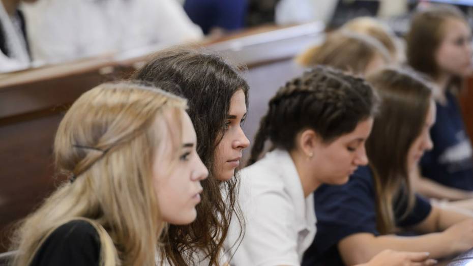 Губернатор Александр Гусев поздравил воронежскую молодежь с Днем российского студенчества