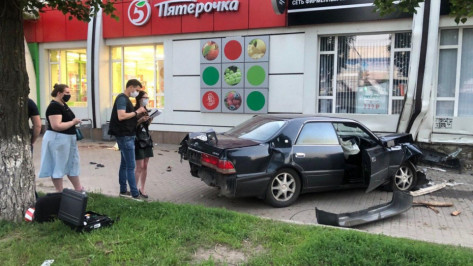 Полицейского, сбившего 3 пешеходов в Воронеже, отправили под домашний арест