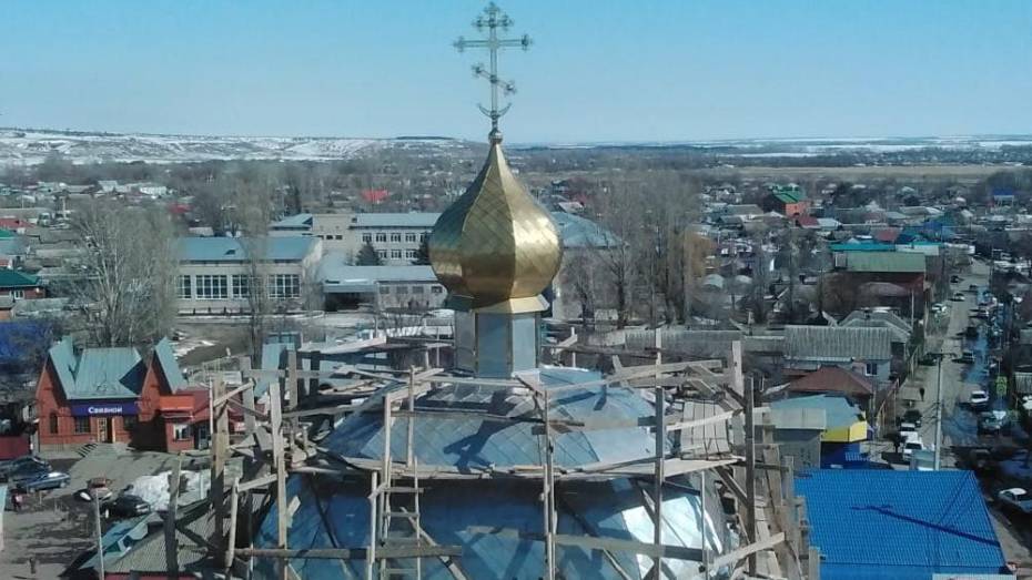 В Вознесенском храме Калача установили новый купол и крест
