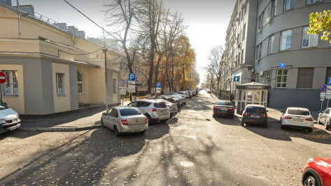 На пересечении двух улиц в центре Воронежа изменят схему движения