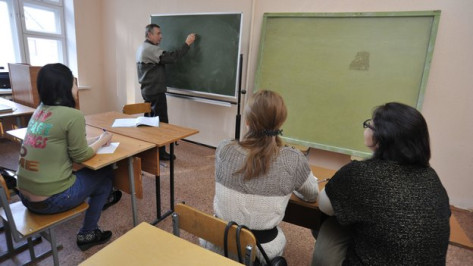 В Воронеже молодых мам бесплатно готовят к ЕГЭ педагоги университета