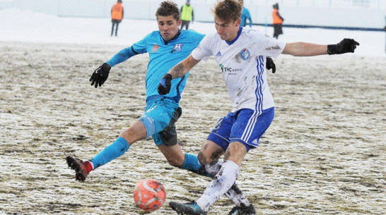 Воронежский «Факел» продлил аренду Максима Кузьмина